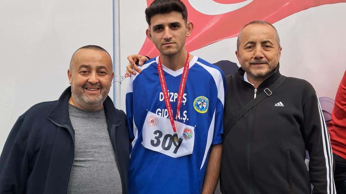 ÖĞRENCİMİZ YUNUS EMRE YALÇIN MADALYA KAZANDI